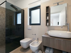Villa | Bathroom | Shower, hair dryer, towels