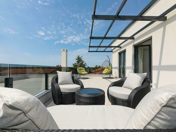 Villa | Balcony