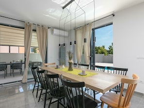 Villa | Dining