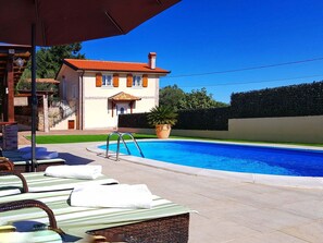 Exterior - Beautiful Villa Near Opatija, 800m From the sea With Private Pool and Grill Area (Opatija)