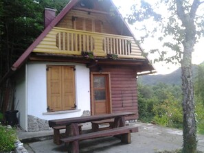 House | Balcony - Holiday Home in Brod na Kupi by River Kupa (Delnice)