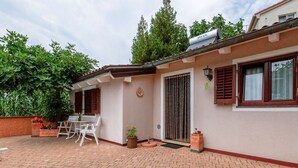Reception - Nice Bungalow With Shared Swimming Pool and Enclosed Garden With Bbq (Medulin)