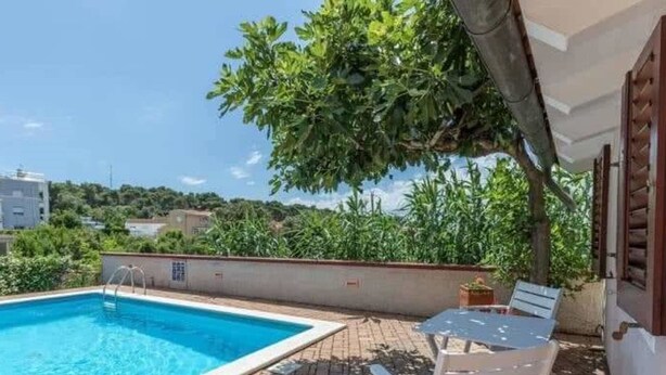 Pool - Nice Bungalow With Shared Swimming Pool and Enclosed Garden With Bbq (Medulin)