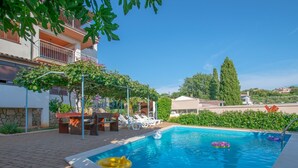 Pool - Nice Bungalow With Shared Swimming Pool and Enclosed Garden With Bbq (Medulin)