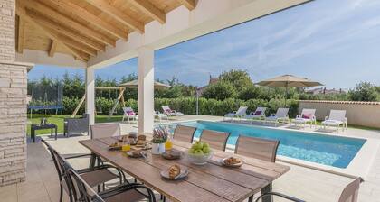 Stylish Villa With Pool and Fenced Garden,ideal for Relaxing Family Holidays