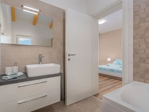 Cottage | Bathroom | Towels