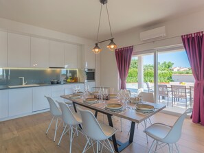 Cottage | Private kitchen | Fridge, microwave, oven, stovetop