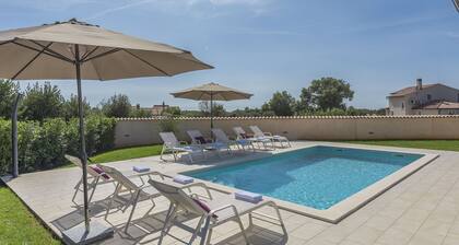 Stylish Villa With Pool and Fenced Garden,ideal for Relaxing Family Holidays