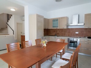 Dining - Modern and Spacious Villa in the Midst of Greenery Near the sea and Pula (Marcana)