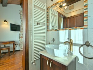 House | Bathroom | Shower, towels