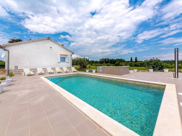 Outdoor pool - Modern Holiday Home With Private Pool in Marcana (Marcana)