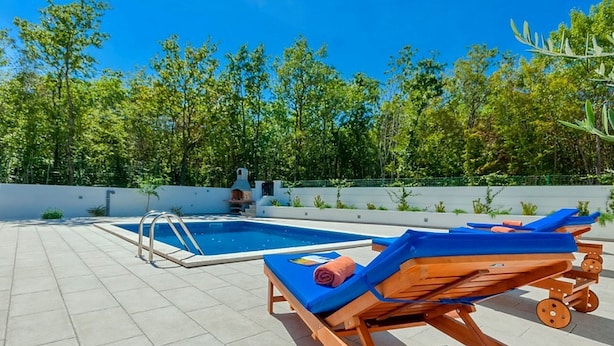 Exterior - Gorgeous Villa in Belavici With Swimming Pool (Marcana)