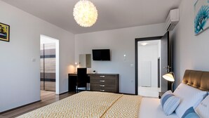 2 bedrooms, individually furnished, bed sheets - Gorgeous Villa in Belavici With Swimming Pool (Marcana)