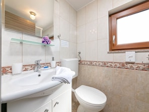 House | Bathroom | Shower, towels