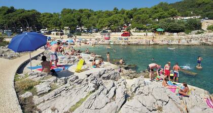 Well-kept Chalet With Porch in the Forest on Mali Losinj