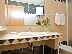 Bathroom - Well-kept Apartment With Balcony or Terrace Near Pula (Liznjan)