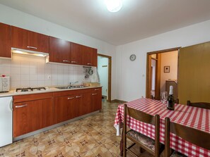 House | Private kitchen | Fridge, microwave, stovetop, coffee/tea maker