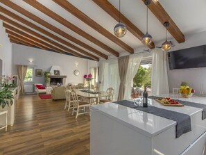 Cottage | Living room | MP3 dock