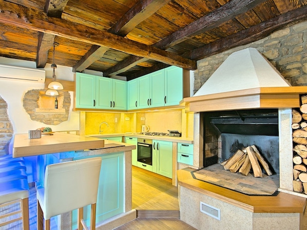 House | Private kitchen | Fridge, microwave, oven, dishwasher