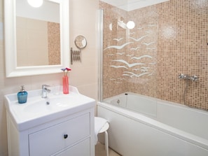 Cottage | Bathroom