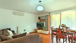 House | Living room - Nice Detached House on the Outskirts of Rovinj Near the Beach (Rovinj)