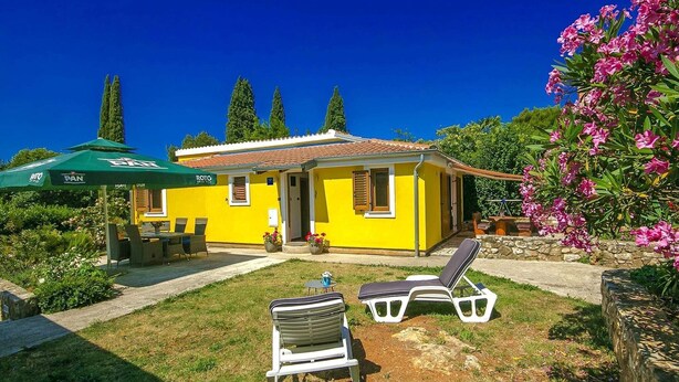 Exterior - Nice Detached House on the Outskirts of Rovinj Near the Beach (Rovinj)