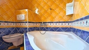 House | Bathroom | Combined shower/bathtub, towels - Nice Detached House on the Outskirts of Rovinj Near the Beach (Rovinj)