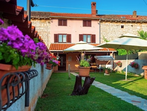 Exterior - Family Holiday Home With Beautiful Garden and Playgroung With Covered Grill Area (Barban)