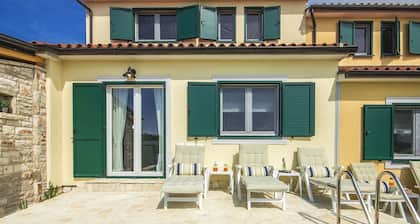 Spacious Holiday Home with Swimming Pool near Sea in Vodnjan