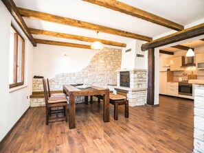 Dining - Spacious Holiday Home near Fažana & Pula with Private Swimming Pool & Hot Tub (Fazana)
