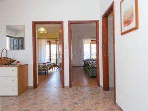 5 bedrooms, bed sheets - Spacious Holiday Home near Fažana & Pula with Private Swimming Pool & Hot Tub (Fazana)