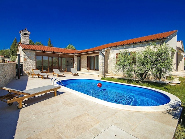 Villa | Exterior