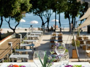 Outdoor dining - Comfortable Holiday Home With a Microwave, Near Rovinj (Rovinj)