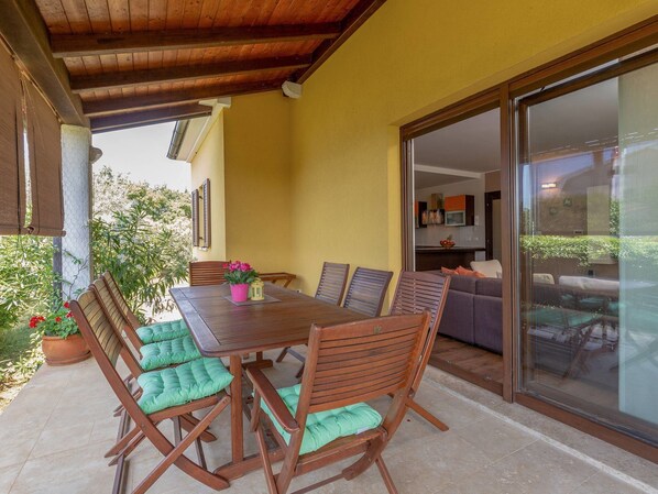 Balcony - Detached House With Garden, Pool, Near Pula and Beach, Restaurant at 100 m (Fazana)