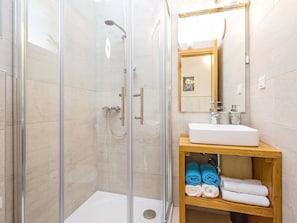 House | Bathroom | Shower, towels