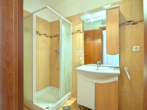 Bathroom - Elegant Apartment in Vodnjan Istria With Swimming Pool (Vodnjan)