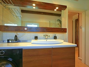 Villa | Bathroom | Shower, towels