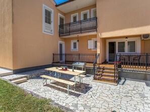 Balcony - Spacious Apartment in Labin With Barbecue (Rasa)