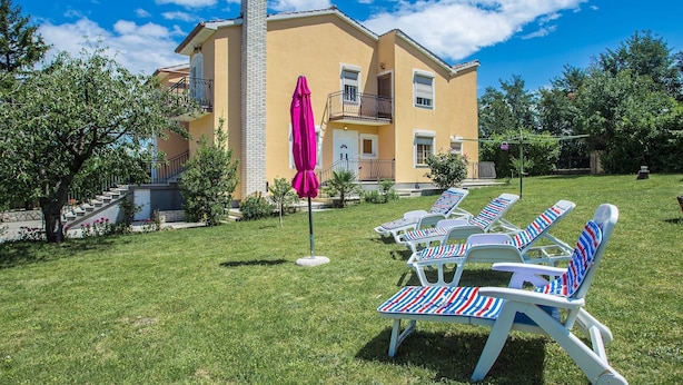 Property grounds - Spacious Apartment in Labin With Barbecue (Rasa)