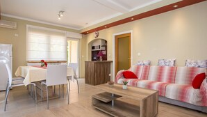Living room - Spacious Apartment in Labin With Barbecue (Rasa)