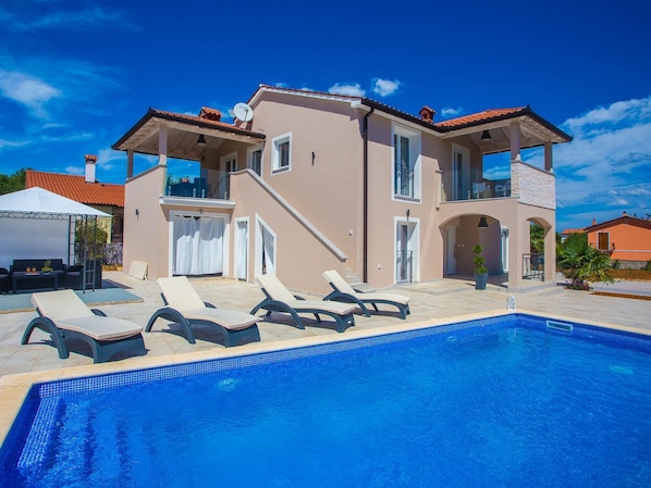 Exterior - Beautiful Newly Built Holiday House With two Separate Units With Private Pool (Rasa)