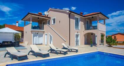 Beautiful Newly Built Holiday House With two Separate Units With Private Pool