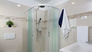 Shower, towels - Detached Villa With Stunning Views, Near Labin and the Beach (Rasa)