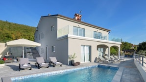 Exterior - Detached Villa With Stunning Views, Near Labin and the Beach (Rasa)