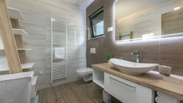 Villa | Bathroom | Shower, hair dryer, towels