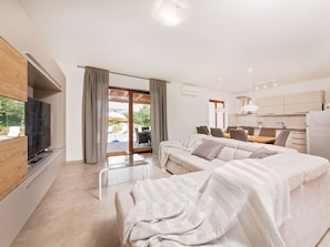 4 bedrooms, bed sheets