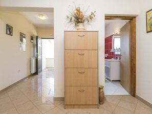 4 bedrooms, bed sheets