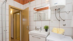 Douche, serviettes fournies