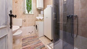House | Bathroom | Shower, towels - Scenic Holiday Home in Kožljak With Swimming Pool (Krsan)