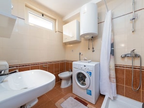Shower, towels
